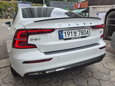 Volvo S60 2023, 44289 км, за 23402.45 USD