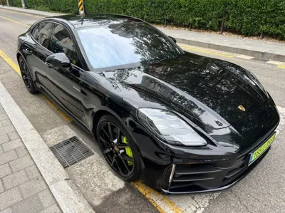 Porsche Panamera · 2025 год
