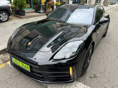 Porsche Panamera 2025, 9000 км, за 92267.3 USD