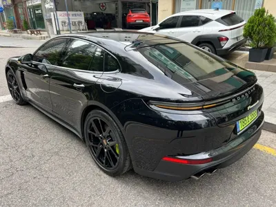 Porsche Panamera 2025, 9000 км, за 92267.3 USD