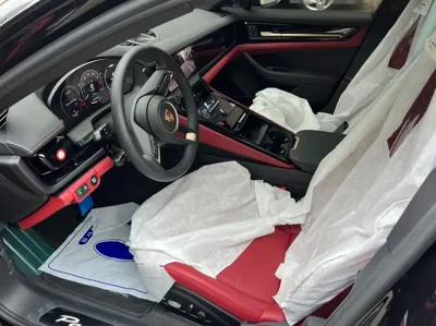 Porsche Panamera 2025, 9000 км, за 92267.3 USD