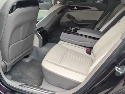 Hongqi Hongqi H9 2021, 56000 км, за 20570.53 USD - фото 8