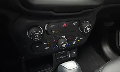 Jeep Renegade 2020, 57892 км, за 10699.75 USD - фото 32