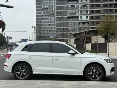 Audi Q5L 2019, 90000 км, за 16649.71 USD