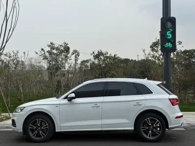 Audi Q5L 2019, 90000 км, за 16649.71 USD - фото 8