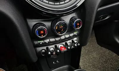 MINI Cooper Convertible 2019, 141326 км, за 8269.83 USD - фото 18