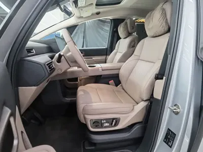 Li Auto Li MEGA 2026, 7700 км, за 72953.26 USD - фото 8