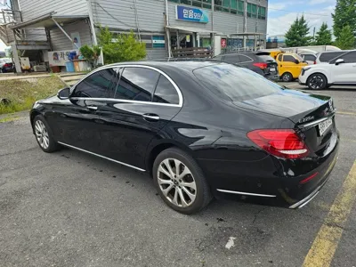 Mercedes-Benz E-Class 2017, 184000 км, за 11052.57 USD
