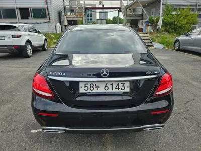 Mercedes-Benz E-Class 2017, 184000 км, за 11052.57 USD