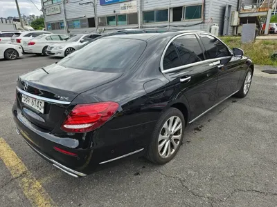 Mercedes-Benz E-Class 2017, 184000 км, за 11052.57 USD