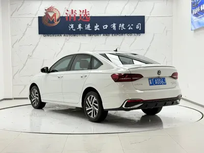 Volkswagen Lavida 2023, 32000 км, за 13213.4 USD