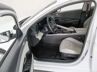 Hyundai Avante 2022, 83651 км, за 8384.37 USD - фото 9
