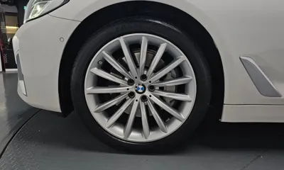 BMW 5-Series 2023, 30987 км, за 23354.17 USD