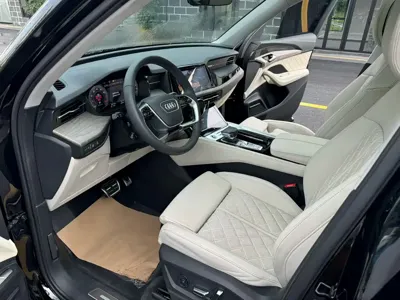 Audi Q6 2023, 26000 км, за 39545.85 USD