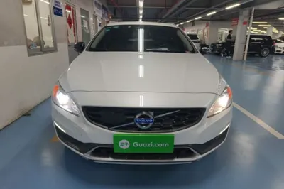 Volvo V60 2016, 109900 км, за 9740 USD