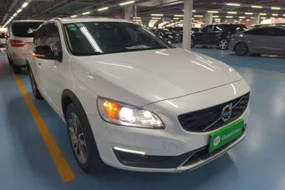 Volvo V60 2016, 109900 км, за 9740 USD
