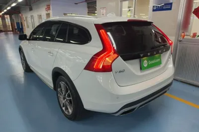 Volvo V60 2016, 109900 км, за 9740 USD