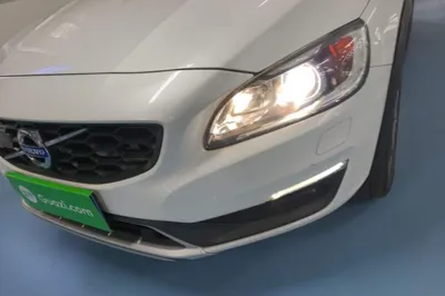 Volvo V60 2016, 109900 км, за 9740 USD - фото 8