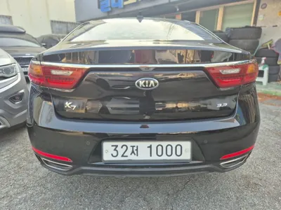 Kia K7 2016, 190000 км, за 4923.2 USD