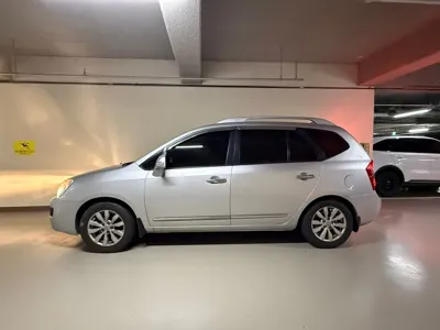 Kia Carens 2012, 62000 км, за 3216.49 USD