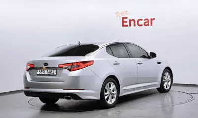 Kia K5 2011, 128137 км, за 2642.88 USD