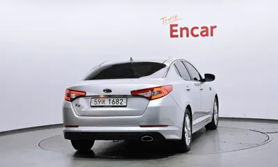 Kia K5 2011, 128137 км, за 2642.88 USD