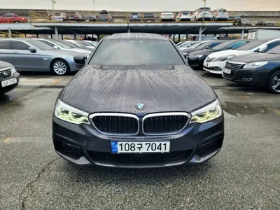 BMW 5-Series · 2017 год