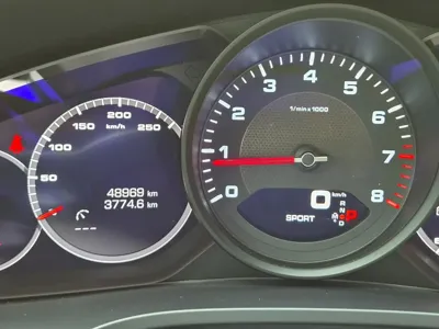 Porsche Cayenne 2021, 48970 км, за 53064.18 USD - фото 8