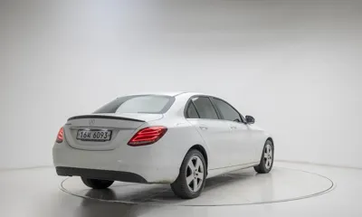 Mercedes-Benz C-Class 2018, 93054 км, за 12228.99 USD