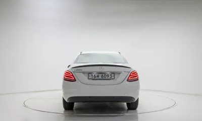 Mercedes-Benz C-Class 2018, 93054 км, за 12228.99 USD