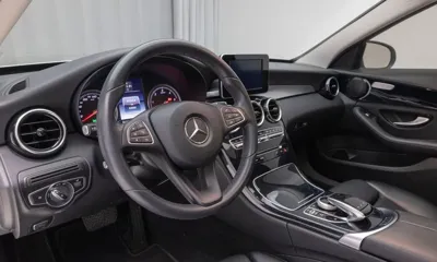 Mercedes-Benz C-Class 2018, 93054 км, за 12228.99 USD - фото 13