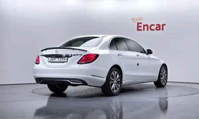 Mercedes-Benz C-Class 2015, 84009 км, за 7922.03 USD