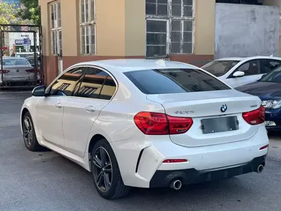 BMW 1 Series 2021, 80000 км, за 8960.98 USD