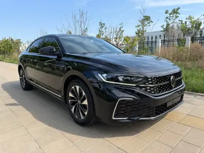Volkswagen Passat 2023, 61000 км, за 17492.91 USD