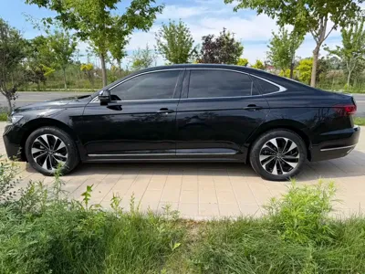 Volkswagen Passat 2023, 61000 км, за 17492.91 USD