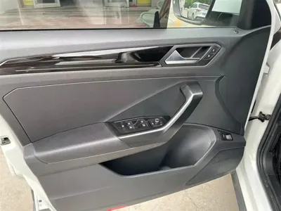 Volkswagen T-Roc 2022, 26800 км, за 17753.91 USD