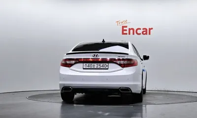 Hyundai Grandeur 2016, 199980 км, за 4532.32 USD
