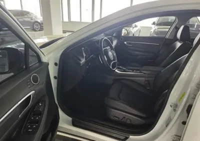 Hyundai Sonata 2022, 131000 км, за 2498.05 USD