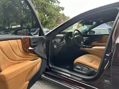 Lexus LS 2022, 92000 км, за 61799.86 USD
