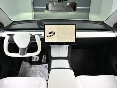 Tesla Model Y 2024, 49560 км, за 26585.27 USD - фото 7
