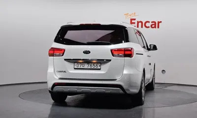 Kia Canival 2017, 121421 км, за 5645.27 USD