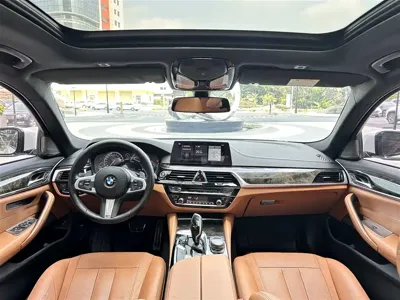 BMW 5 Series 2018, 73000 км, за 22566.54 USD