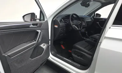 Volkswagen Tiguan 2024, 29774 км, за 27697.01 USD - фото 12