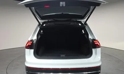 Volkswagen Tiguan 2024, 29774 км, за 27697.01 USD - фото 21