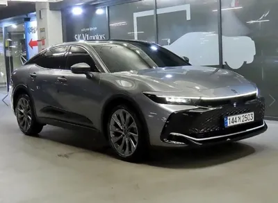 Toyota Crown · 2023 год