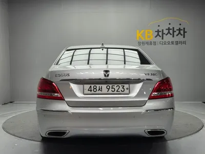 Hyundai Equus 2010, 136982 км, за 4879.01 USD