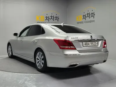 Hyundai Equus 2010, 136982 км, за 4879.01 USD