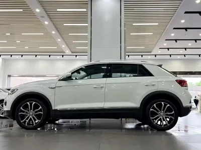 Volkswagen T-Roc 2019, 27000 км, за 9315.93 USD