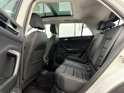 Volkswagen T-Roc 2019, 27000 км, за 9315.93 USD - фото 9