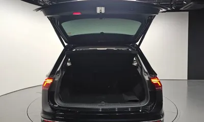 Volkswagen Tiguan 2022, 71362 км, за 29250.83 USD - фото 20